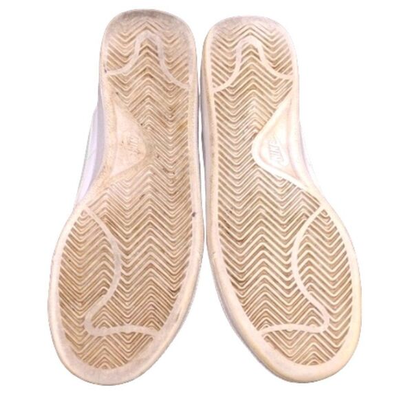 Woman's Nike Tennis Classic Sneakers 312498-135 White Leather Size US 8 - Picture 7 of 9